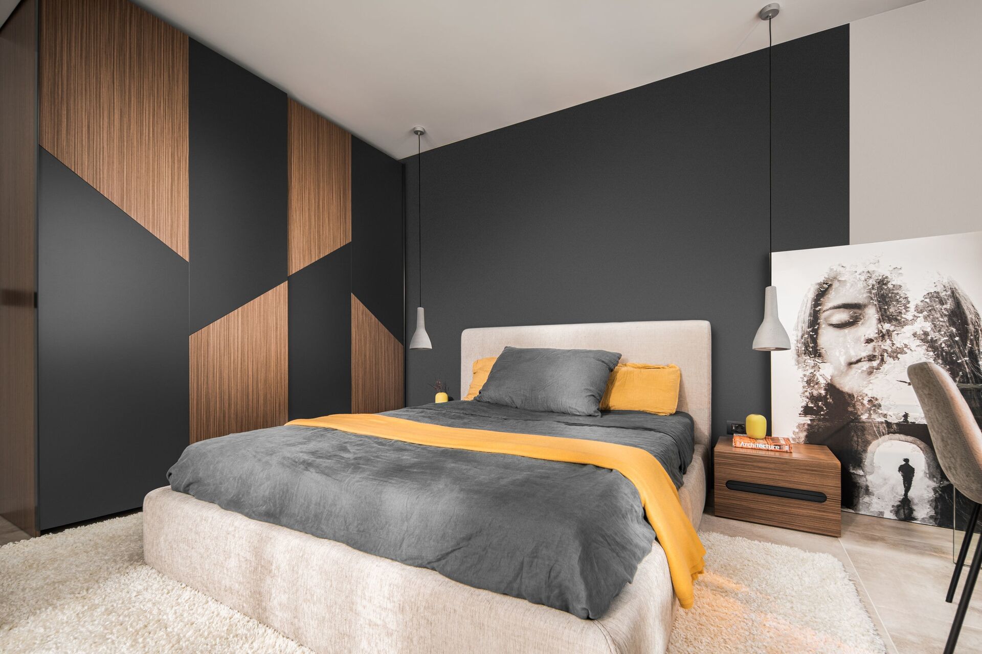Chambre vers les panneaux géométriques du dressing, le mur graphite et une grande estampe-portrait.